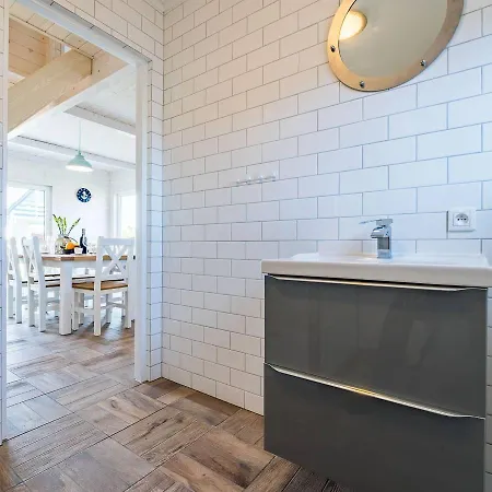 Pod Morskim Niebem Holiday home *